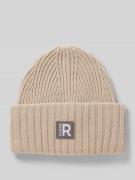 'Beanie met labelbadge