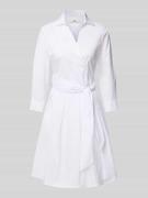 Knielange overhemdjurk met strikceintuur, model 'JULE'