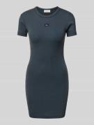 T-shirtjurk met labelpatch en ronde hals