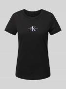 T-shirt met labelprint en geribde ronde hals