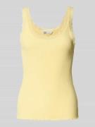 Slim fit tanktop in riblook, model 'SARA'