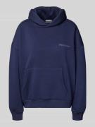 Hoodie met extra brede schouders en kangoeroezak