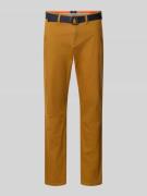 Slim fit chino met riem