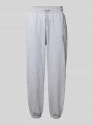 Regular fit sweatpants met labelstitching