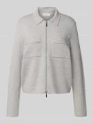 Gebreid jack met platte kraag.