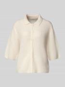 Gebreid jack met platte kraag.