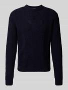 Gebreide pullover met kabelpatroon en ronde hals