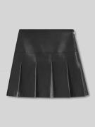 Minirok in leerlook met plooien, model 'RENORE'