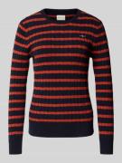 Gebreide pullover met ribboorden