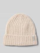 Muts van wolmix met omslag