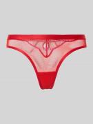 String met modern silhouet en keyhole als detail aan de achterkant