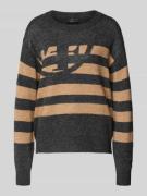 Gebreide pullover met ribboorden