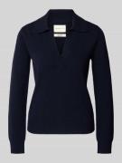 Gebreide pullover van wol met platte kraag en V-hals