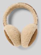 Oorwarmers met labelapplicatie