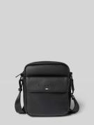 Schoudertas met labeldetail, model 'RICO'