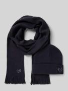 Set van sjaal en muts met labelstitchings