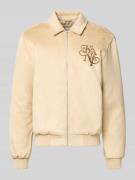 Jack in leerlook met labelstitching