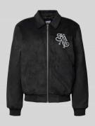 Jack in leerlook met labelstitching