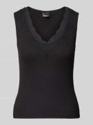 Top met V-hals en kant