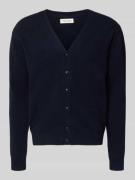 Gebreid jack met knoopsluiting, model 'KARL'