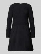 Getailleerde cocktailjurk met plooien, model 'Doppar'