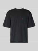 T-shirt met borstzak en labeldetail