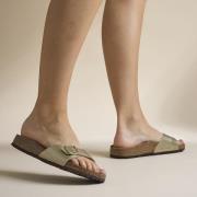 Birkenstock Madrid Slippers goud Imitatieleer