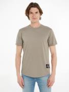 NU 20% KORTING: Calvin Klein T-shirt BADGE TURN UP SLEEVE