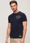 NU 20% KORTING: Superdry T-shirt VINTAGE ATHLETIC CHEST S/S TEE