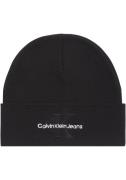 NU 20% KORTING: Calvin Klein Beanie MONOLOGO EMBRO BEANIE