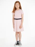 Tommy Hilfiger Jerseyjurk ESSENTIAL SKATER DRESS met merklabel op de t...