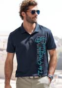 NU 20% KORTING: John Devin Poloshirt met grote print aan de voorkant v...