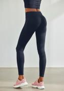 Lascana Naadloze legging Po Push Up met ribstructuur en shaping-effect...
