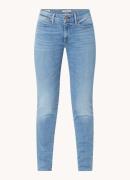 Levi's 712 Mid waist slim fit jeans met medium wassing