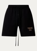 Fear of God Wide fit korte joggingbroek met logo en steekzakken