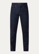 Tommy Hilfiger Core straight leg jeans met donkere wassing en steekzak...